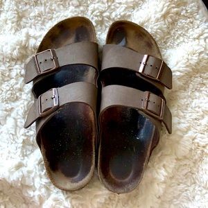 Birkenstock Arizona brown bronze sz 39 - sole in great condition!
